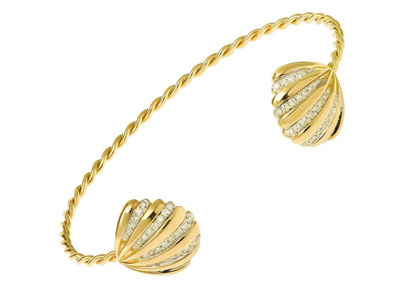 Yvonne Leon Double Shell bracelet mounted on yellow gold set with diamonds