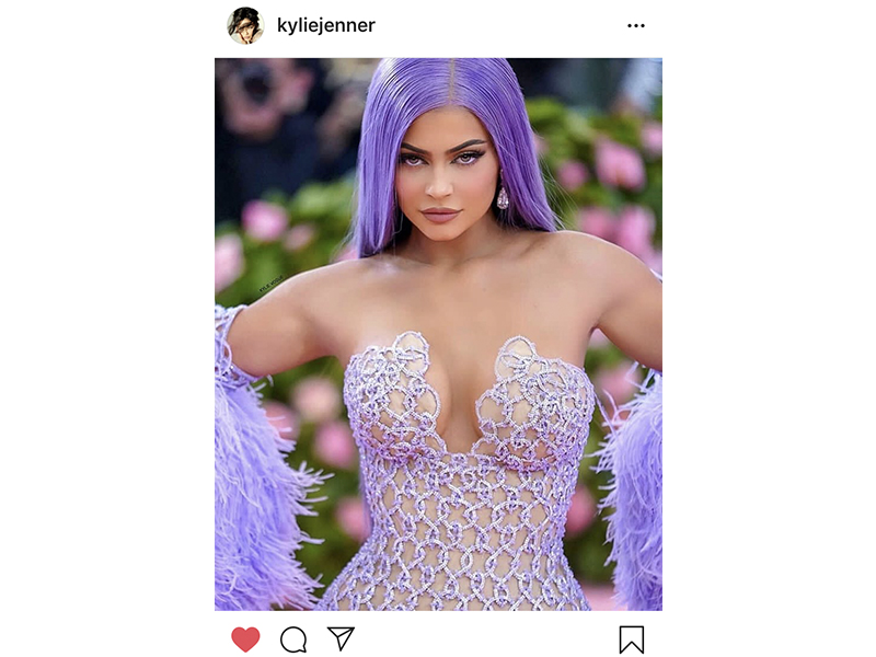Lorraine Schwartz - Kylie jenner wore earrings set with over 70 carats of diamonds and purple sapphires. 