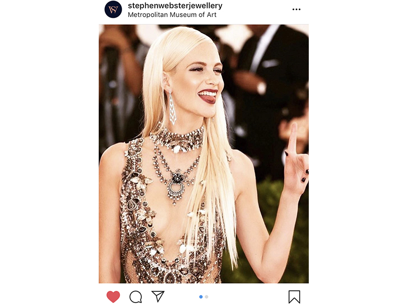 Stephen Webster - Poppy Delevingne wore the Lady Stardust long earrings mounted on white gold with diamonds.
