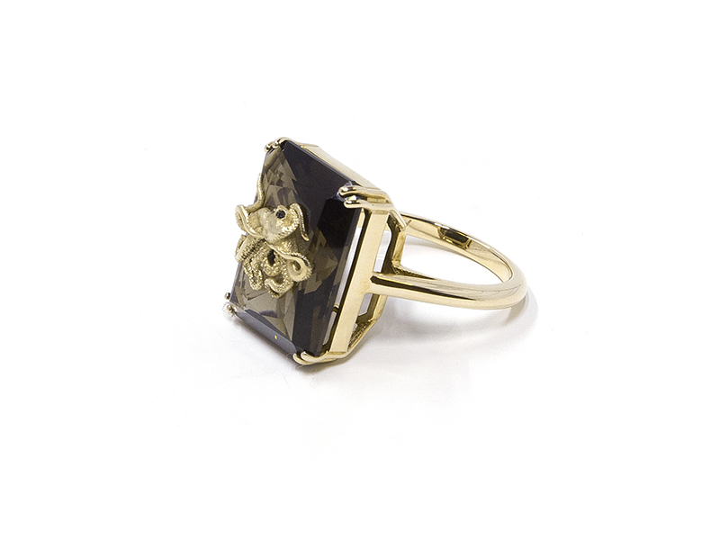 Alexia Demblum - Pulpo Smoky Quartz ring mounted on yellow gold set with black diamonds