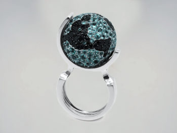 Le bijou du jour : la bague World Famous d’Ilona Orel