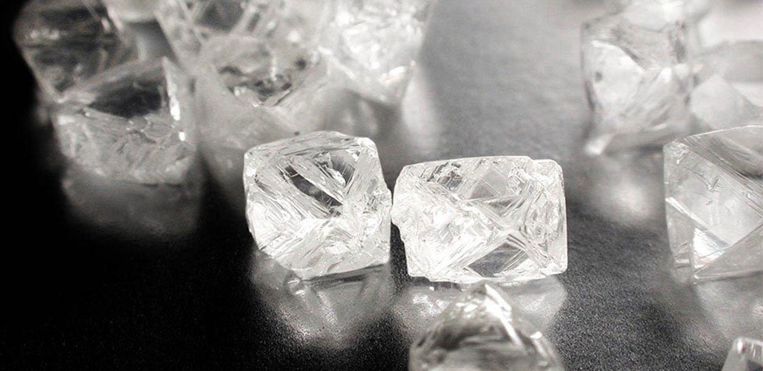 De Beers Don't Make (Natural) Diamonds Expensive (Anymore)