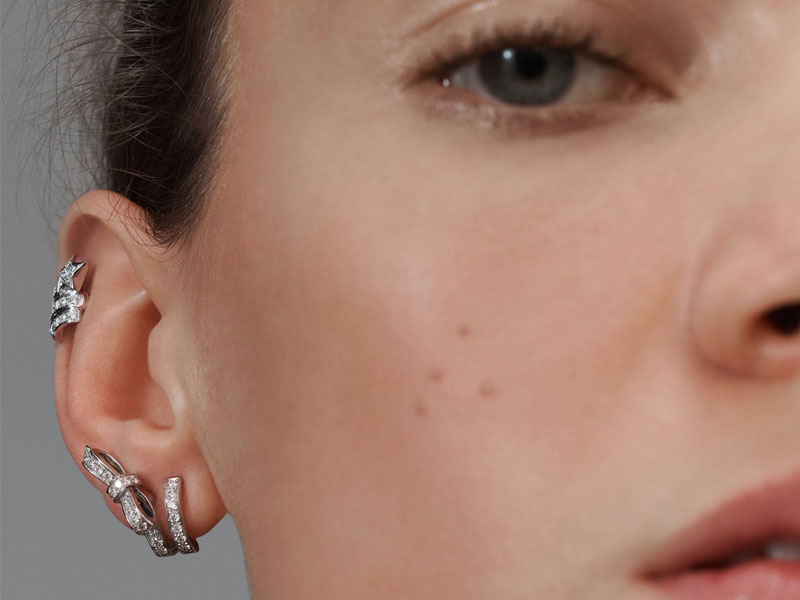 How to wear your earrings in 2020? The answer with CHANEL's style