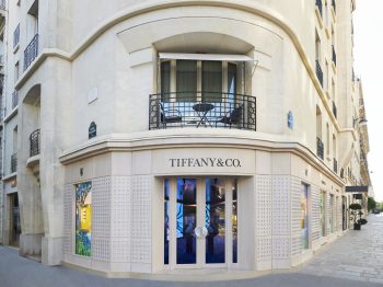 Tiffany & Co renouvèle le genre du pop-up au cœur de Paris