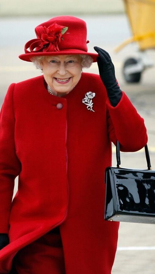 Queen Elizabeth II, 96 years old, has passed away. For more than seventy years, the sovereign has accompanied the British people and left a lasting impression on the monarchy. 🇬🇧💂🏼‍♀️ #queenelizabeth